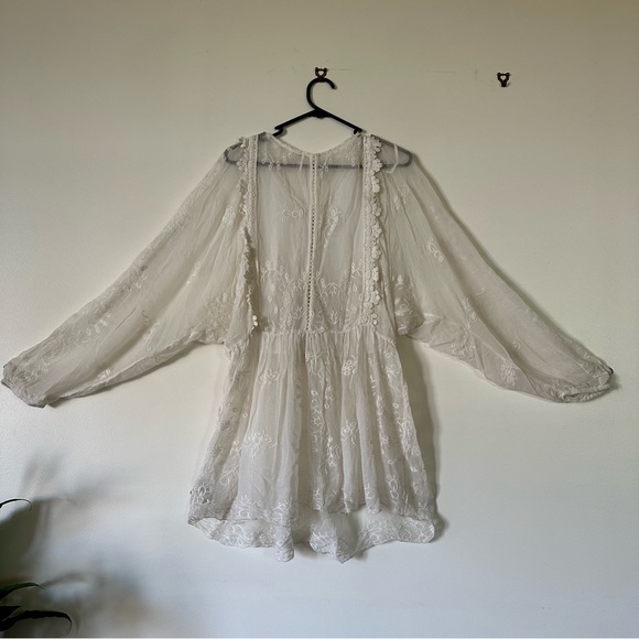 💕 Host Pick 💕 Free People White MiniBeach Dress with Floral Embroidery - Picture 4 of 8